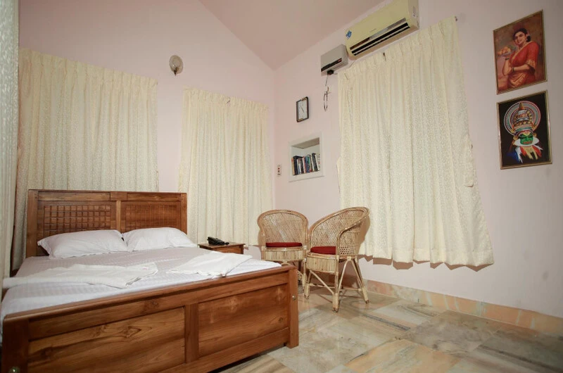 Furnished heritage bedroom interior at Green Nestle Homestay Kumarakom