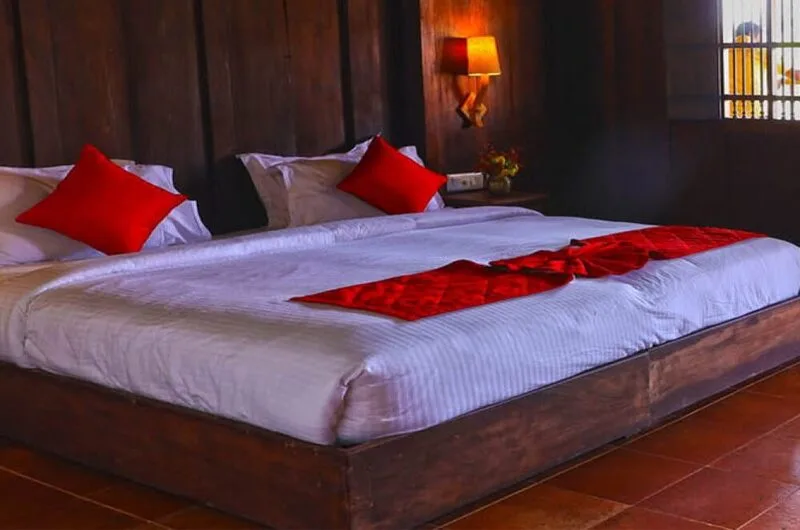 Kerala traditional bedroom at Kumarakom Heritage Resort – luxury stay in Kumarakom